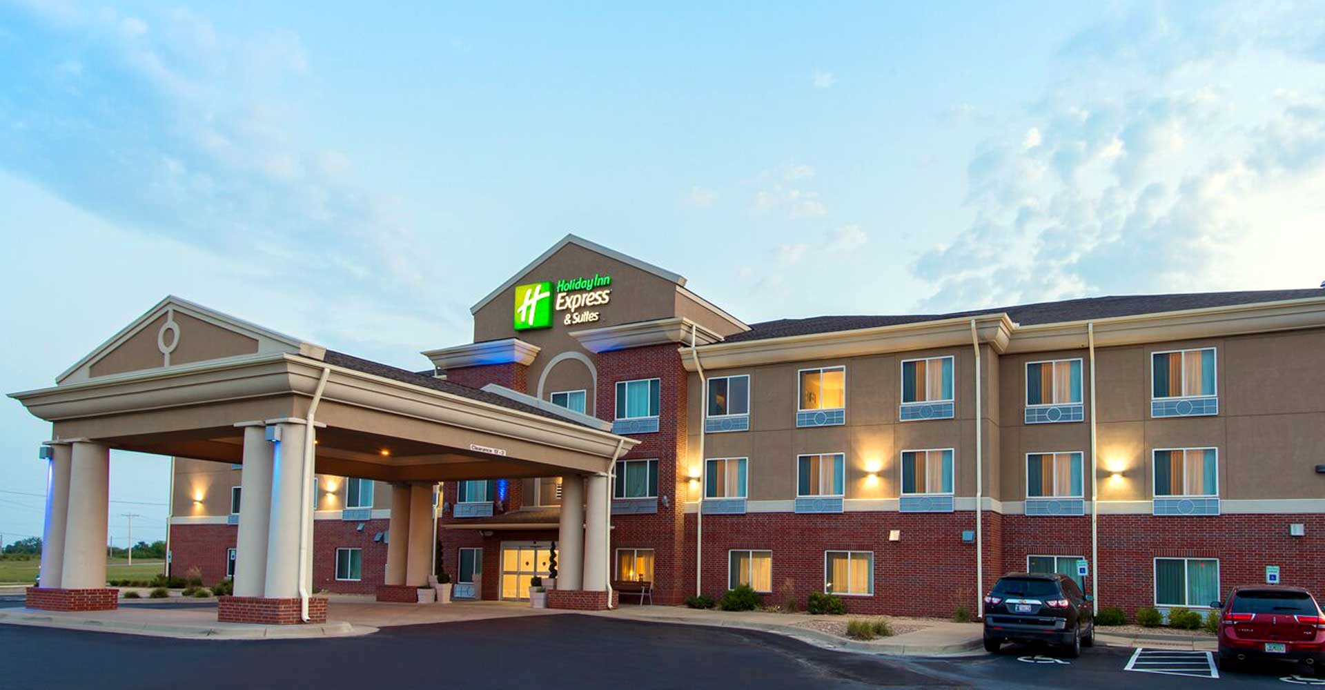 Front of Hotel Holiday Inn Express & Suites